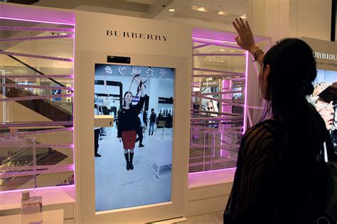 Fashion Forward: The Integration of Magic Mirrors in Clothing Stores